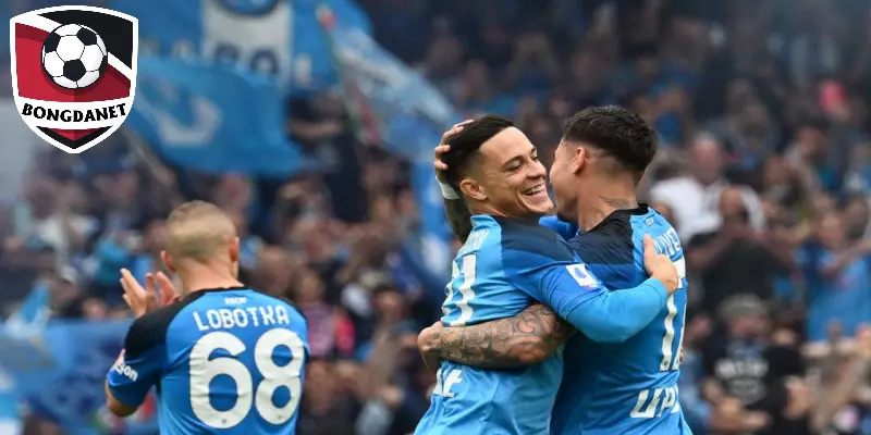 Napoli vẫn chưa thể ăn mừng chức vô địch sau Serie A vòng 32 