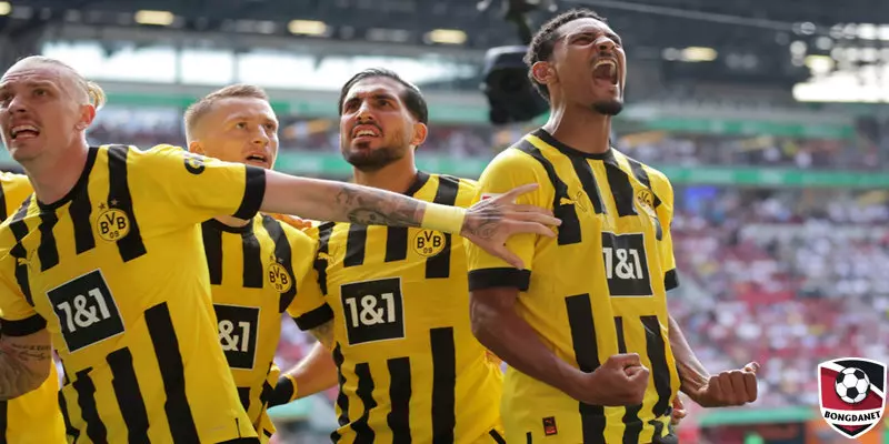 Dortmund vươn lên dẫn đầu Bundesliga vòng 33