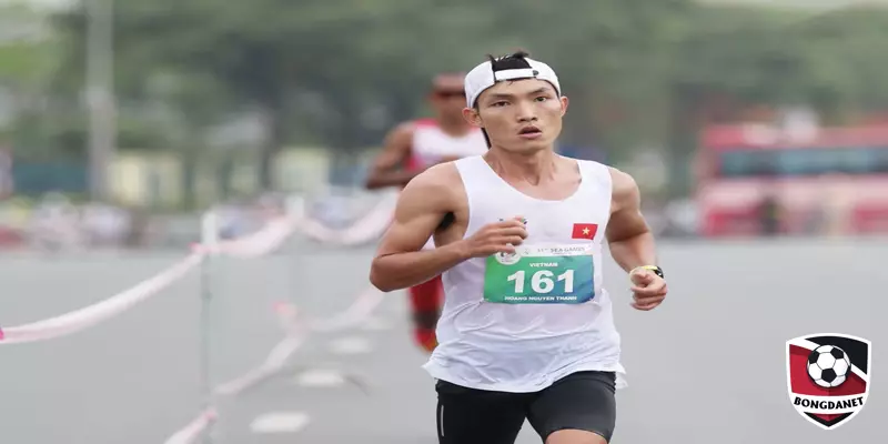 Hoàng Nguyên Thanh mang về huy chương đồng khi cán đích thứ 3 nội dung Marathon nam