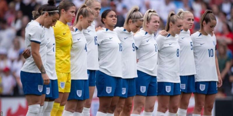 Đội tuyển nữ Anh vào bán kết với chặng đường vất vả
